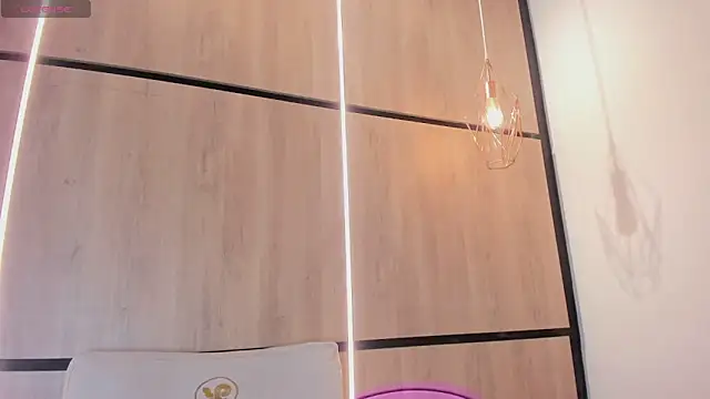 Snapshot of ashlyn_parker chatting on February 3, 2026, 8:03 pm ashlyn parker online show from February 3, 2026, 8:03 pm