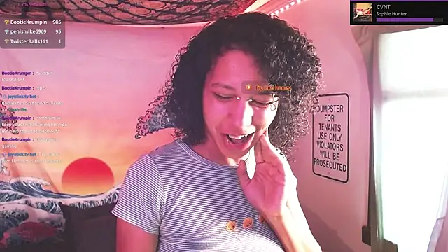 Snapshot of saffronpeaches chatting on January 24, 2025, 9:47 pm saffronpeaches online show from January 24, 2025, 9:47 pm