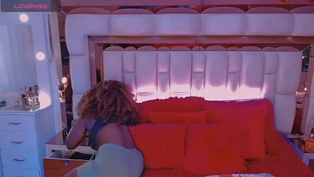 Aliana Ross online show from November 19, 2025, 8:25 am