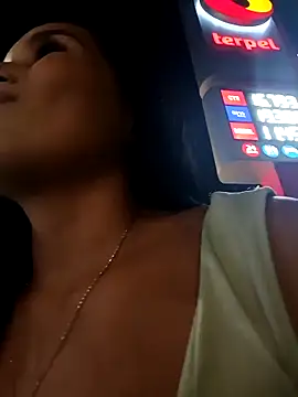 the queen of street online show from December 23, 2025, 3:28 am