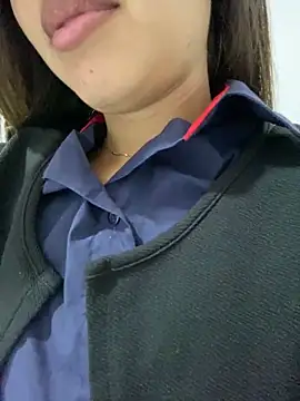 LuizaDiaz online show from February 10, 2025, 1:33 pm