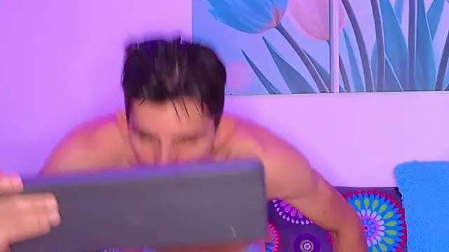 Ana and Leo online show from December 19, 2025, 1:57 pm