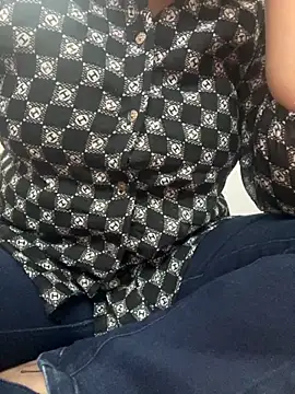 Red-Magic-25 online show from November 22, 2025, 6:01 am