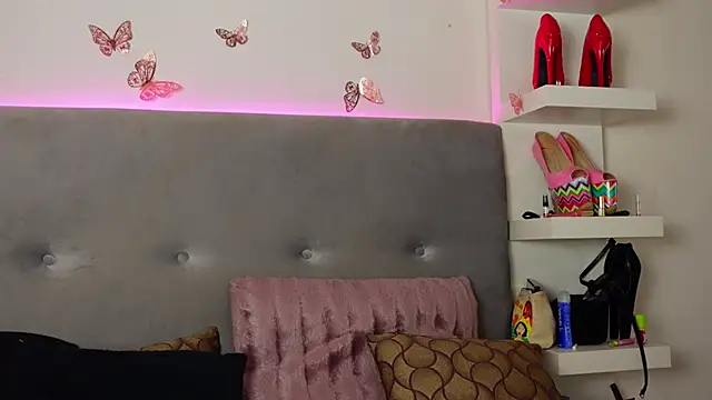 TanyaKros online show from November 25, 2025, 5:52 am