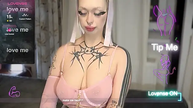 Gloryyaa online show from April 17, 2026, 10:23 pm