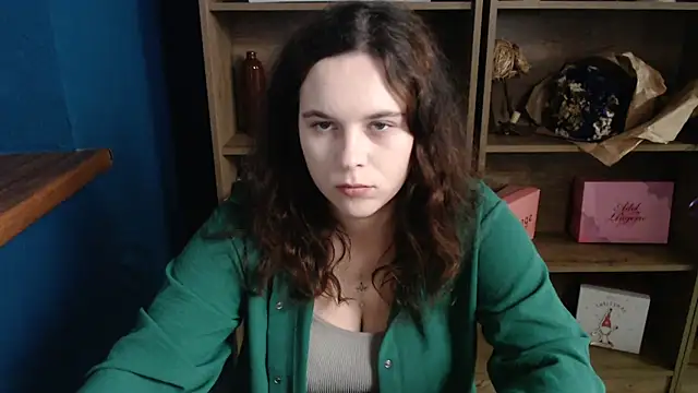 mini girly online show from October 13, 2025, 12:40 pm