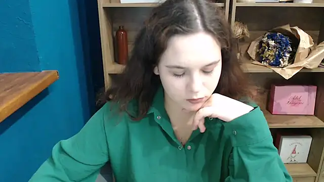 mini girly online show from October 14, 2025, 1:01 pm