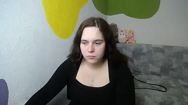 mini girly online show from November 10, 2025, 1:05 pm