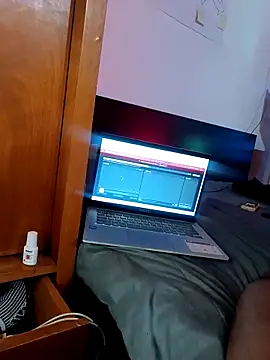 CrystalFox Ofc online show from October 19, 2025, 8:22 pm