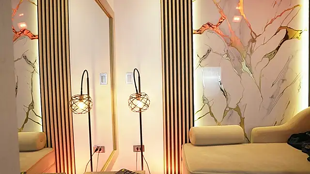 Emma Walkerr  online show from February 7, 2026, 7:00 pm