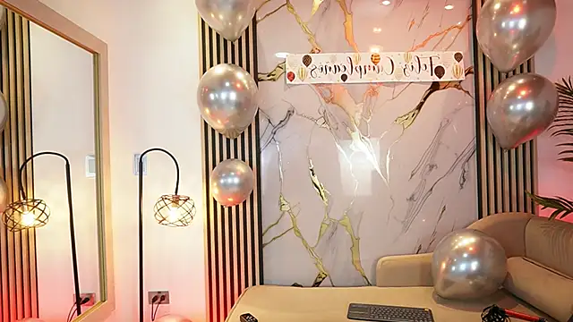 Emma Walkerr  online show from March 12, 2026, 7:40 pm