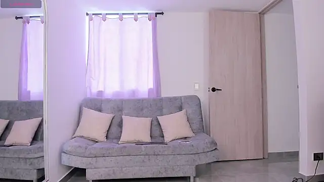 Jullya x online show from December 1, 2025, 2:40 pm