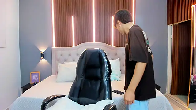 Tommy18   online show from October 23, 2025, 3:16 am