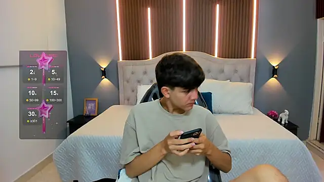 Tommy18   online show from October 14, 2025, 3:51 am