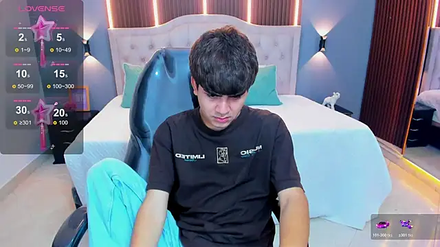 Snapshot of Tommy18__ chatting on July 17, 2026, 3:26 am Tommy18 online show from July 17, 2026, 3:26 am