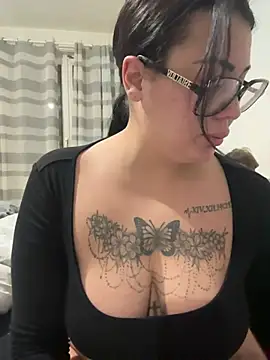 MelissathequeenOff online show from February 18, 2026, 5:53 pm