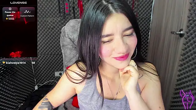 lilihot  online show from October 16, 2025, 2:47 pm