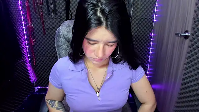 lilihot  online show from February 25, 2025, 4:14 pm