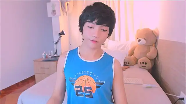 Snapshot of AllanYong18 chatting on October 12, 2025, 9:16 pm AllanYong18 online show from October 12, 2025, 9:16 pm