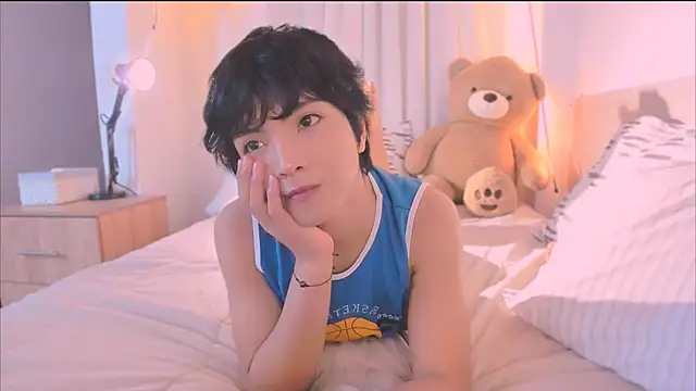 Snapshot of AllanYong18 chatting on November 19, 2025, 7:19 am AllanYong18 online show from November 19, 2025, 7:19 am