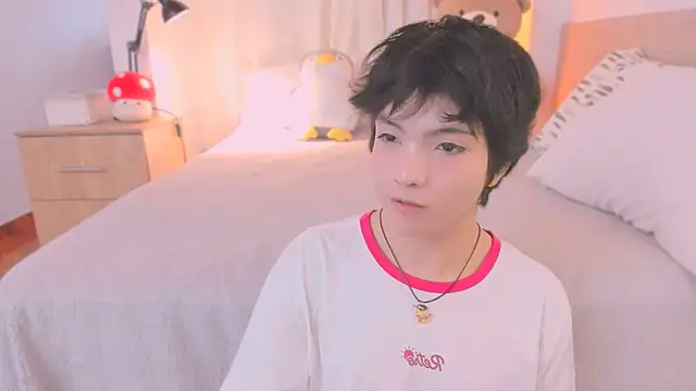 AllanYong18 online show from February 19, 2026, 12:57 pm