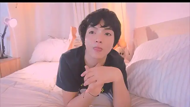 Snapshot of AllanYong18 chatting on November 20, 2025, 8:59 am AllanYong18 online show from November 20, 2025, 8:59 am