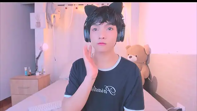 Snapshot of AllanYong18 chatting on October 16, 2025, 7:05 am AllanYong18 online show from October 16, 2025, 7:05 am