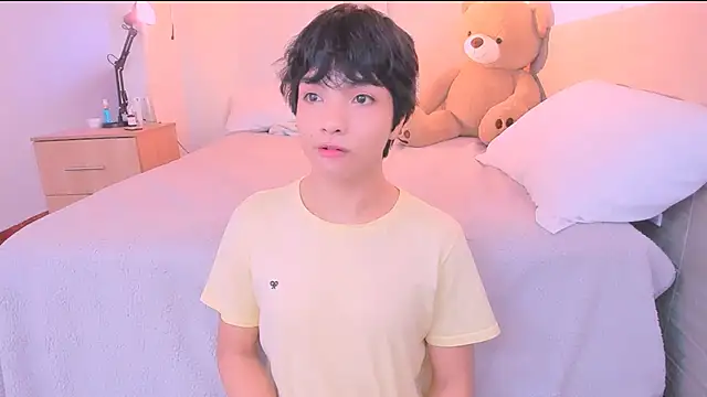 Snapshot of AllanYong18 chatting on October 25, 2025, 1:34 pm AllanYong18 online show from October 25, 2025, 1:34 pm