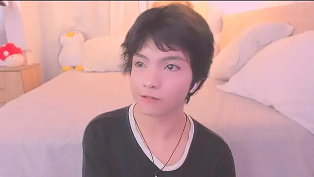 AllanYong18 online show from February 11, 2026, 1:33 pm