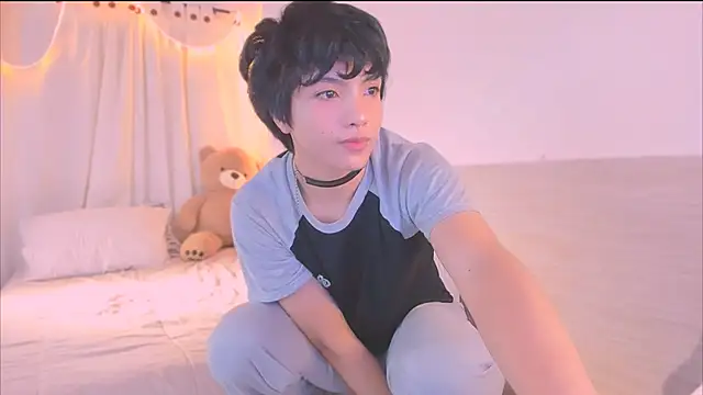 Snapshot of AllanYong18 chatting on November 17, 2025, 2:21 pm AllanYong18 online show from November 17, 2025, 2:21 pm