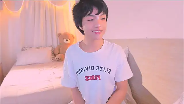 Snapshot of AllanYong18 chatting on November 12, 2025, 4:49 am AllanYong18 online show from November 12, 2025, 4:49 am