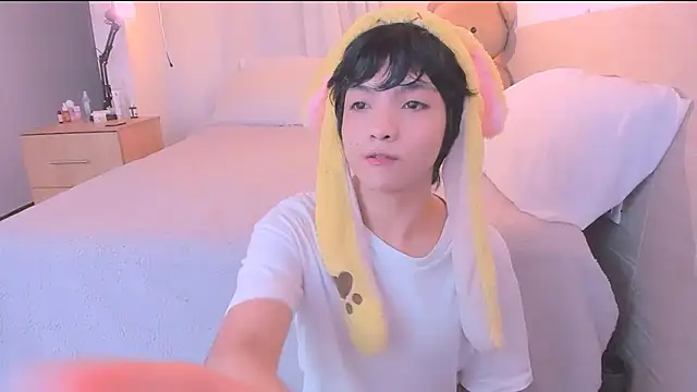 Snapshot of AllanYong18 chatting on October 10, 2025, 12:33 am AllanYong18 online show from October 10, 2025, 12:33 am