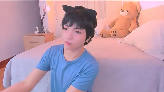 Snapshot of AllanYong18 chatting on October 20, 2025, 10:05 am AllanYong18 online show from October 20, 2025, 10:05 am