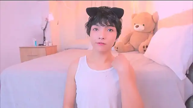 Snapshot of AllanYong18 chatting on October 27, 2025, 2:40 pm AllanYong18 online show from October 27, 2025, 2:40 pm