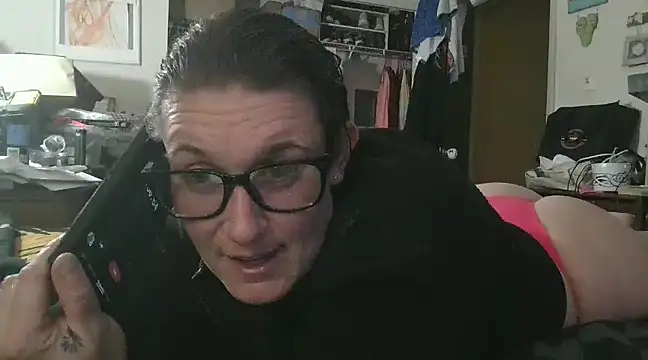 Snapshot of dirttysafe chatting on January 24, 2025, 7:19 am dirttysafe online show from January 24, 2025, 7:19 am