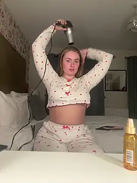 lucyRose xoxox online show from September 26, 2025, 6:15 pm