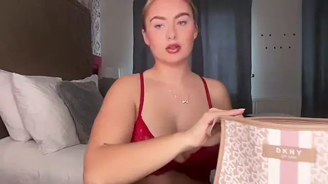 lucyRose xoxox online show from September 18, 2025, 9:01 am