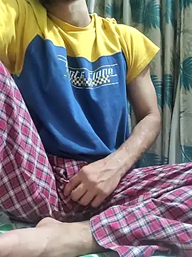 TOPMOON001 online show from March 25, 2026, 7:35 pm