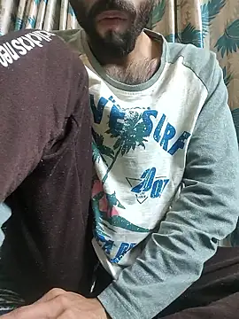 TOPMOON001 online show from January 5, 2026, 6:44 pm