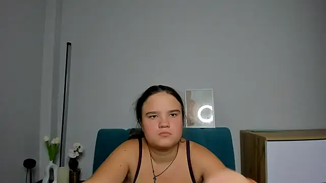 AdeleCruz online show from October 6, 2025, 12:17 pm