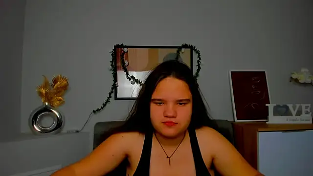 AdeleCruz online show from February 22, 2025, 1:02 pm