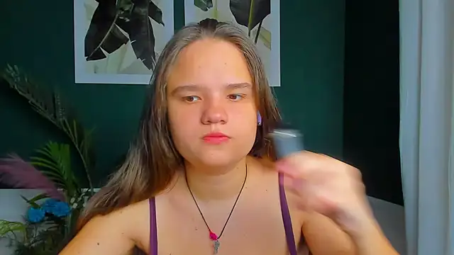 AdeleCruz online show from April 12, 2026, 9:12 am