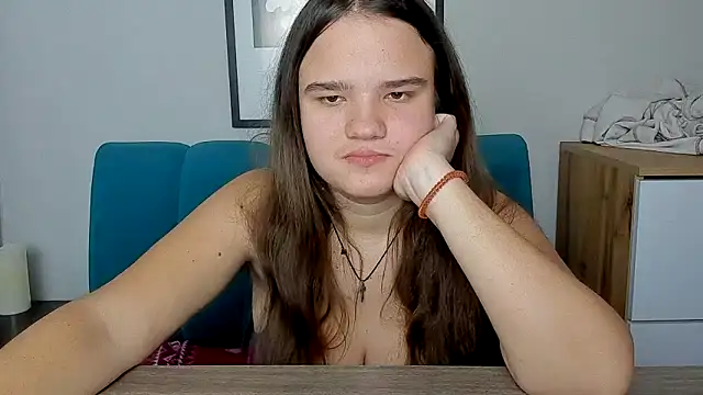 AdeleCruz online show from December 17, 2025, 1:05 pm