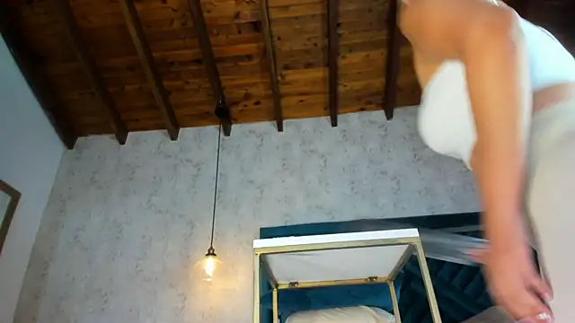 Marttina Ruiz online show from December 4, 2025, 7:24 pm