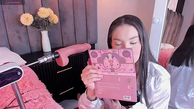 chelsea bolton  online show from October 22, 2025, 12:59 pm