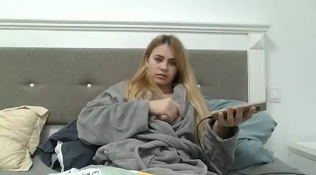 Snapshot of AnnaBell2025 chatting on January 18, 2025, 9:13 pm AnnaBell2025 online show from January 18, 2025, 9:13 pm