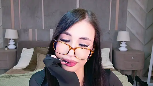 EmmaLawrens online show from March 18, 2025, 8:16 pm