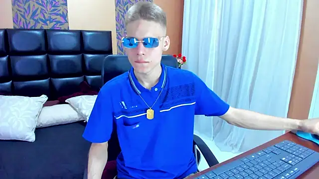 blondie lover69 online show from February 6, 2025, 8:56 pm