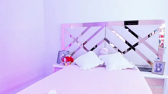 trissha xk1 online show from April 30, 2026, 1:29 pm