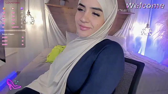 Snapshot of Luceroooo chatting on January 16, 2025, 12:20 pm Luceroooo online show from January 16, 2025, 12:20 pm